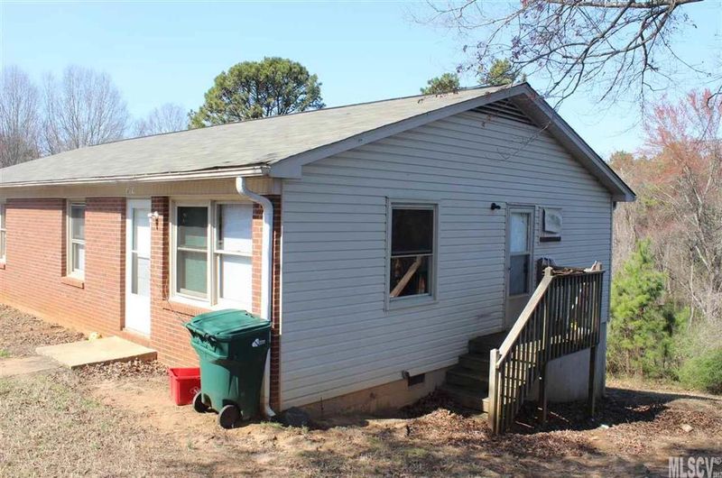 617 Thomas Dr, Newton, NC 28658