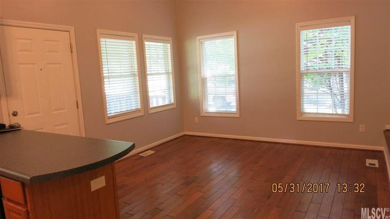 514 E 17th St, Newton, NC 28658