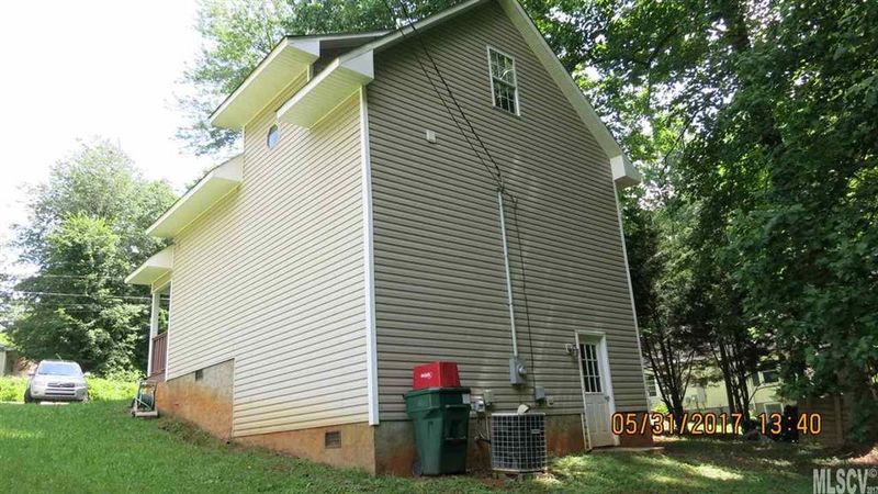 514 E 17th St, Newton, NC 28658