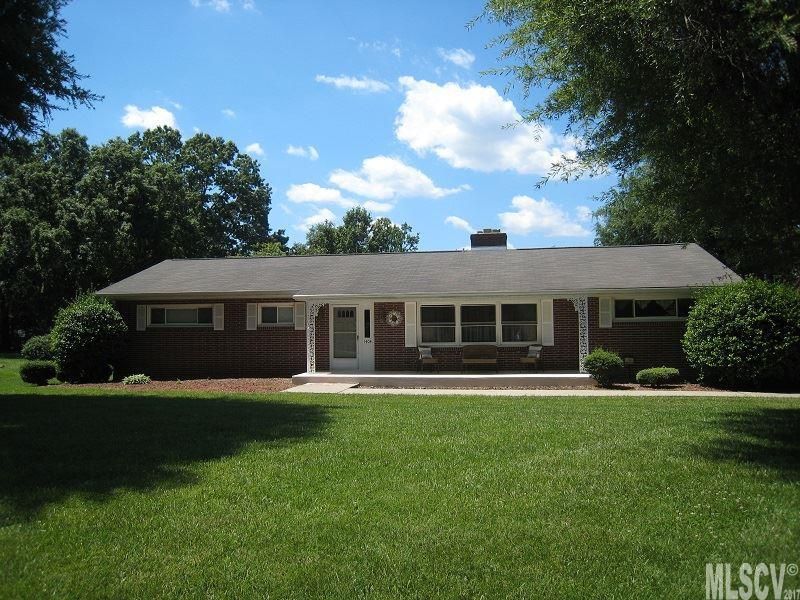1404 36th Avenue Dr NE, Hickory, NC 28601