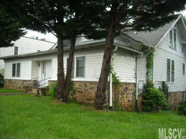 109 1st Ave NE, Hickory, NC 28601