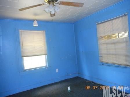 2460 Mountain View Rd, Hickory, NC 28602
