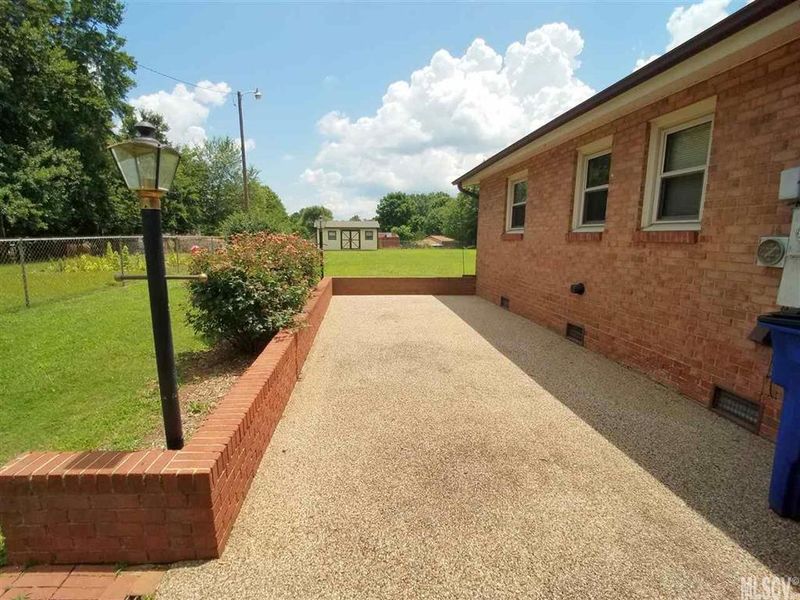 207 10th Ave SE, Conover, NC 28613