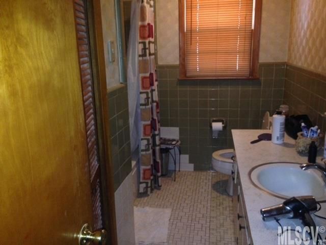 706 13th St Pl NW, Conover, NC 28613