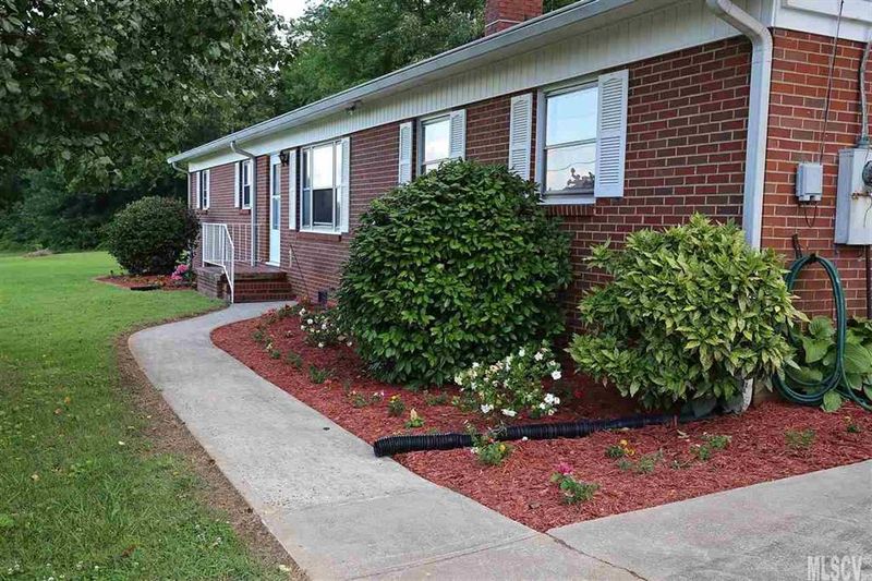 1901 Robinson Rd, Newton, NC 28658