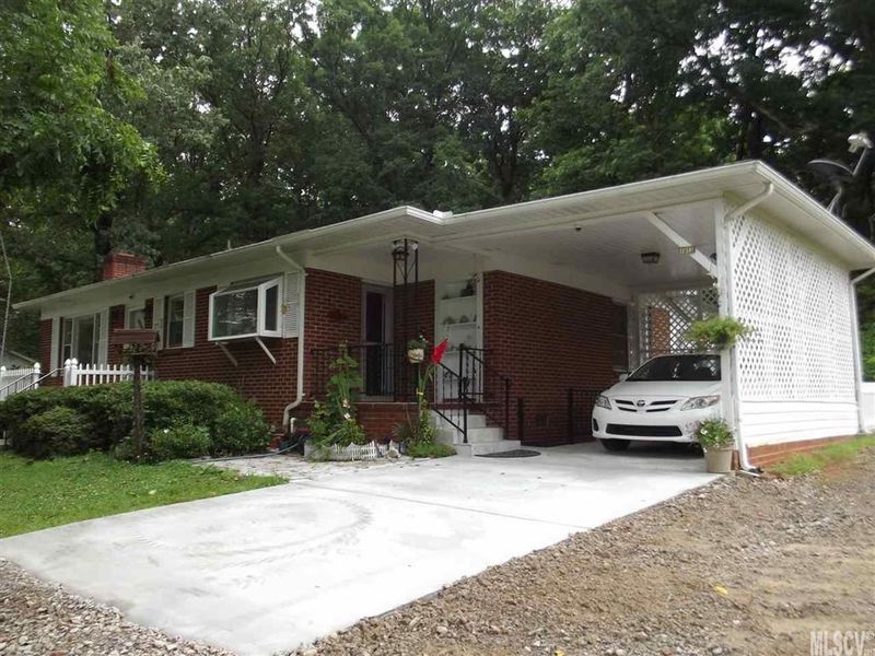 1013 8th Ave SW, Conover, NC 28613