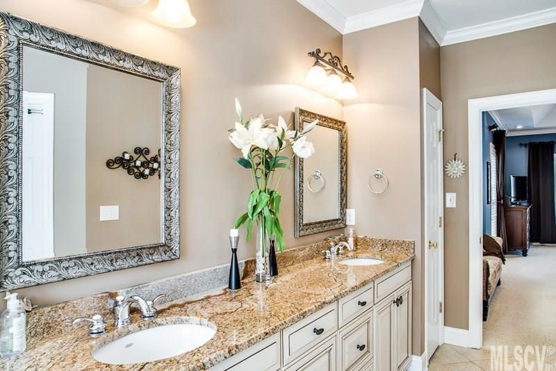 126 43rd Ave Dr NW, Hickory, NC 28601