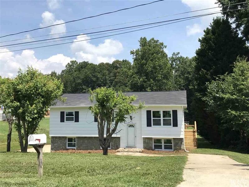 5478 Glenview Dr, Hickory, NC 28602