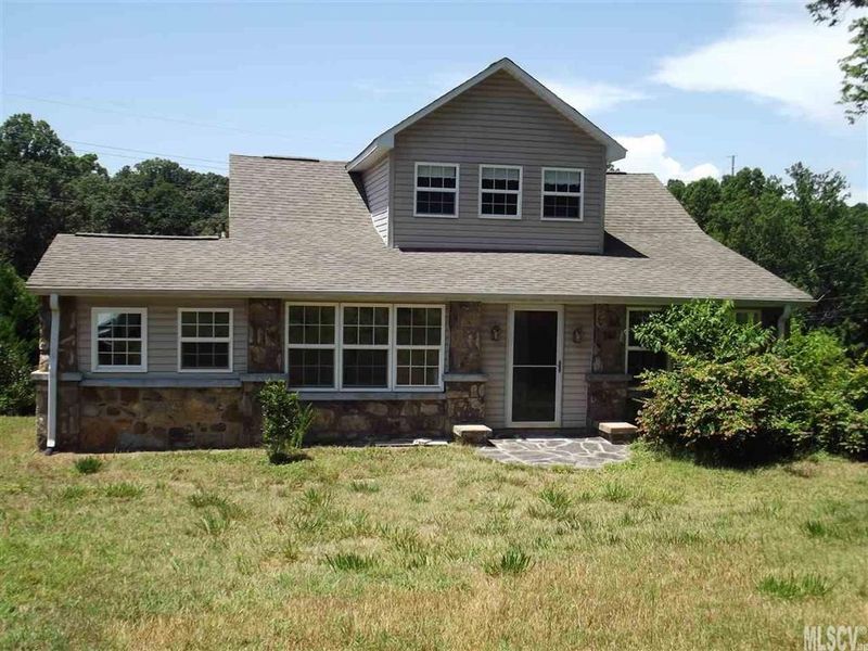 326 15th Ave SE, Hickory, NC 28602
