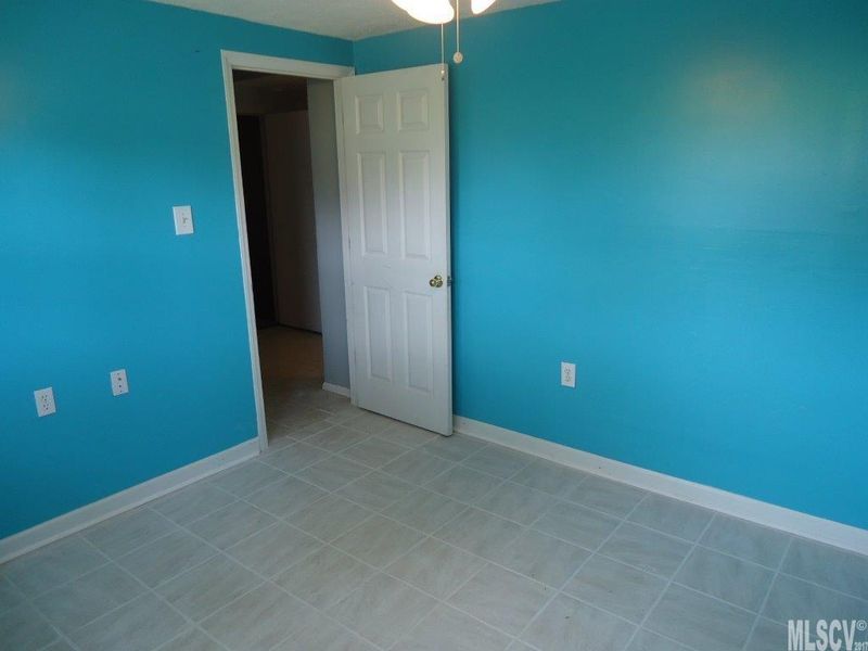 5490 Valley Field Rd, Hickory, NC 28602
