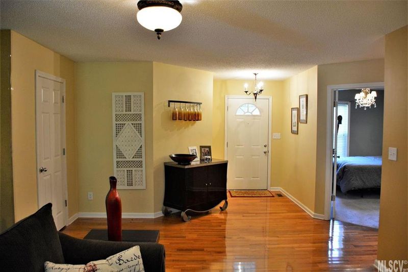 484 17th Ave NE, Hickory, NC 28601