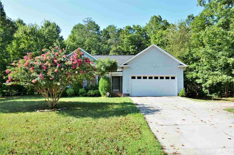 484 17th Ave NE, Hickory, NC 28601