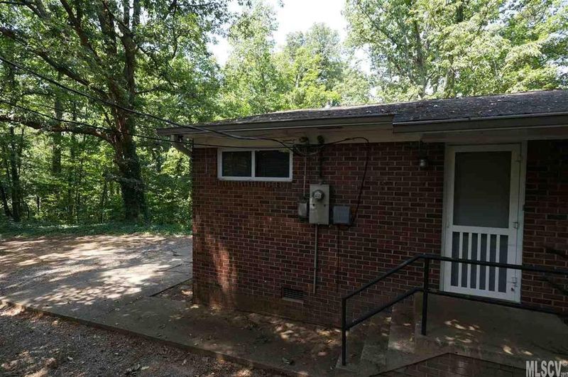 219 6th St SE, Hickory, NC 28602