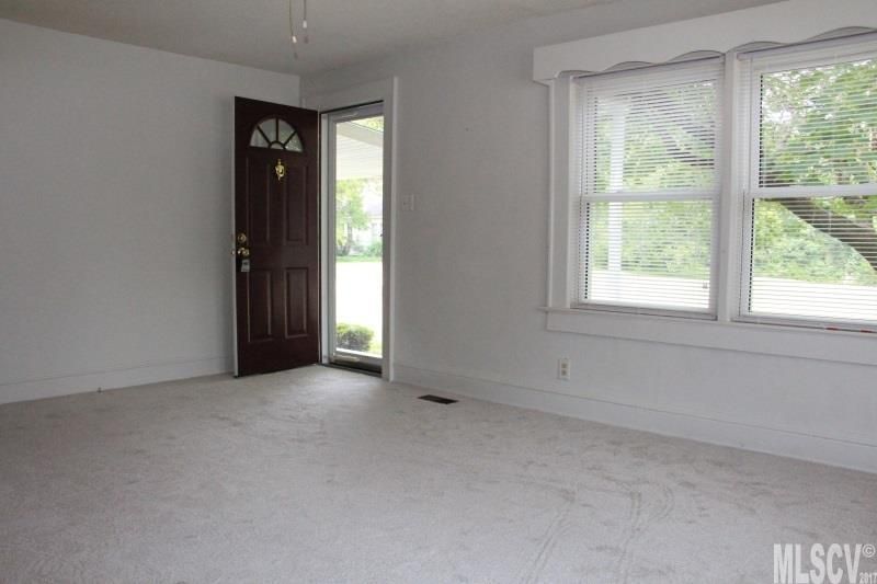 440 32nd St SW, Hickory, NC 28602