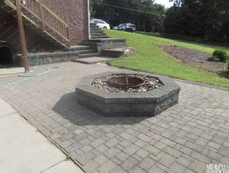 4110 54th Ave NE, Hickory, NC 28601