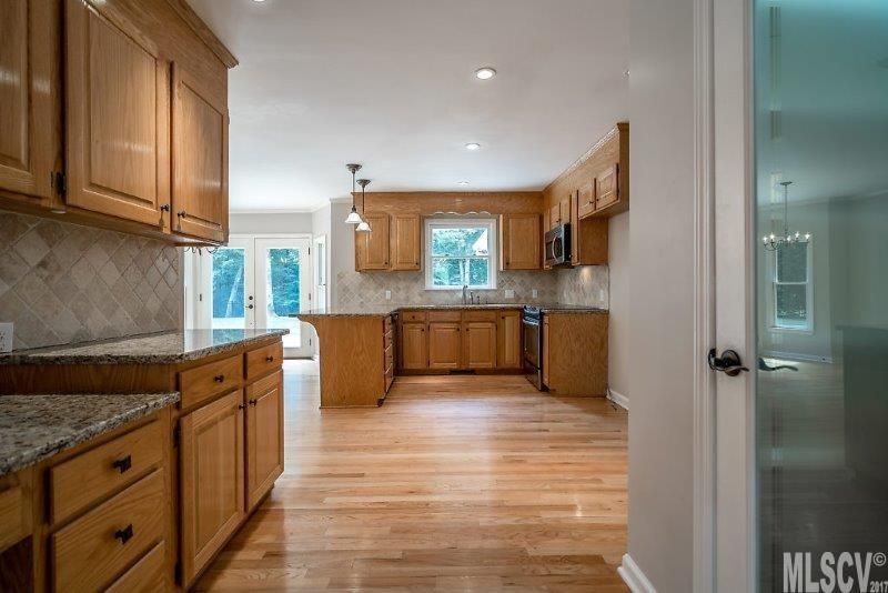 5015 Ridgeland Dr, Hickory, NC 28602