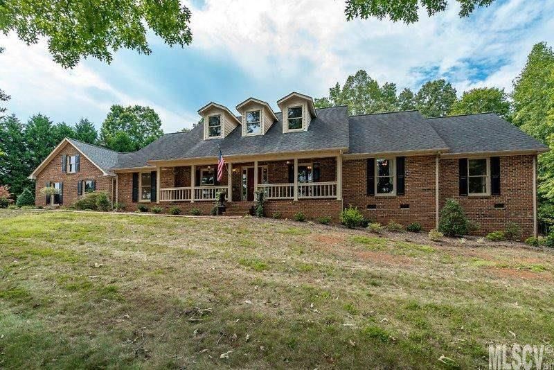 5015 Ridgeland Dr, Hickory, NC 28602