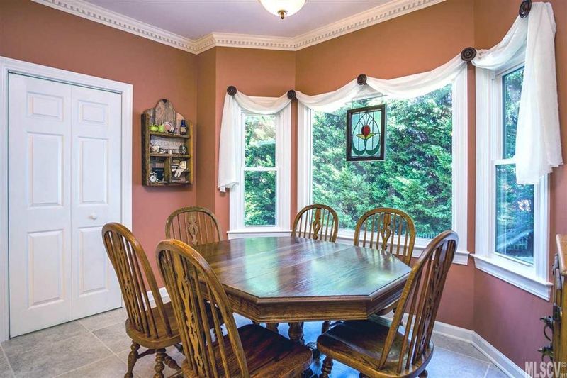 1055 13th Avenue Pl NW, Hickory, NC 28601