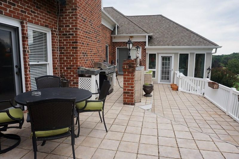3900 Golf Dr NE, Conover, NC 28613