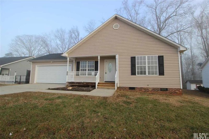 932 Berlin St NW, Conover, NC 28613