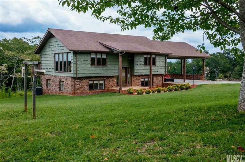 6472 Greedy Hw, Hickory, NC 28602