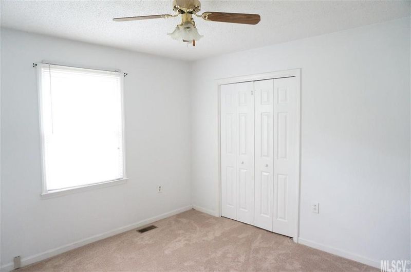 5604 Sandhurst Rd, Hickory, NC 28602