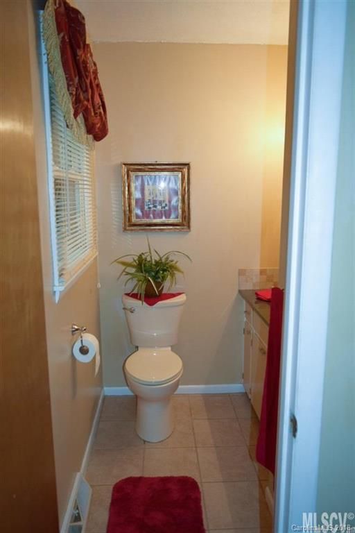 1061 23rd St NE, Hickory, NC 28601
