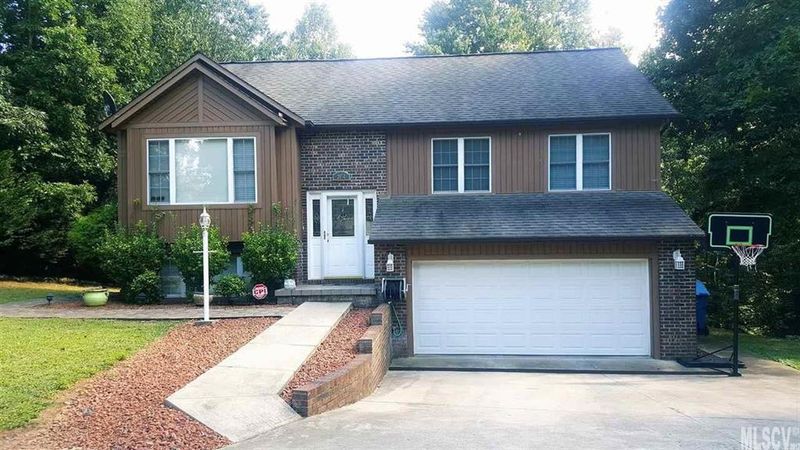 2051 16th Ave Pl SW, Hickory, NC 28602