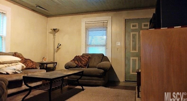 1124 12th St NE, Hickory, NC 28601