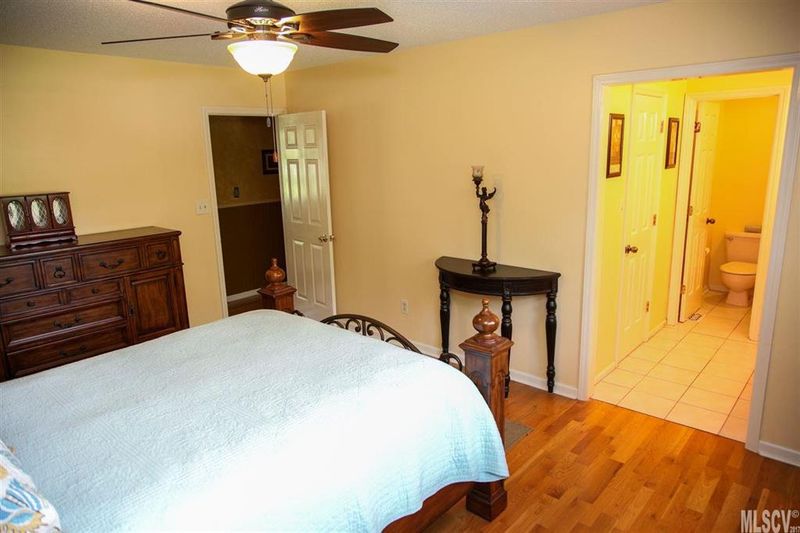 690 Robinhood Rd, Maiden, NC 28650