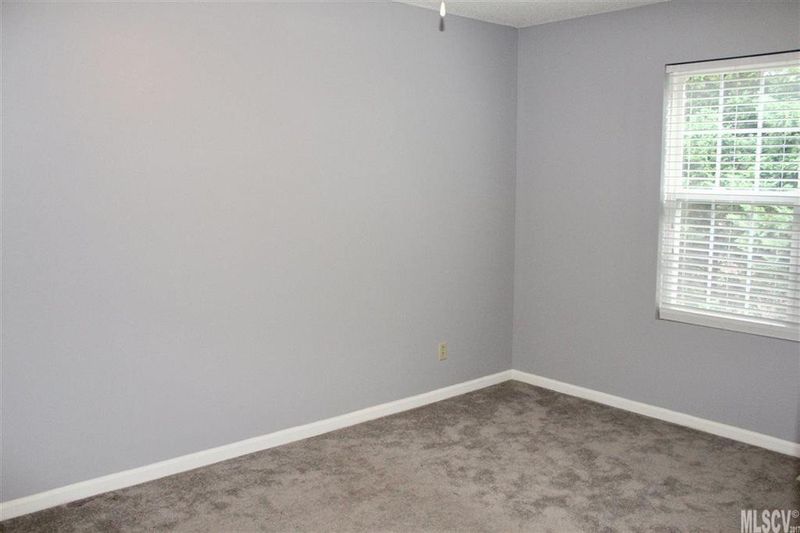 102 Brandywine Dr NE #V-2, Conover, NC 28613