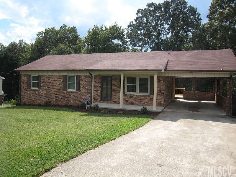 1303 Homestead Dr, Hickory, NC 28602