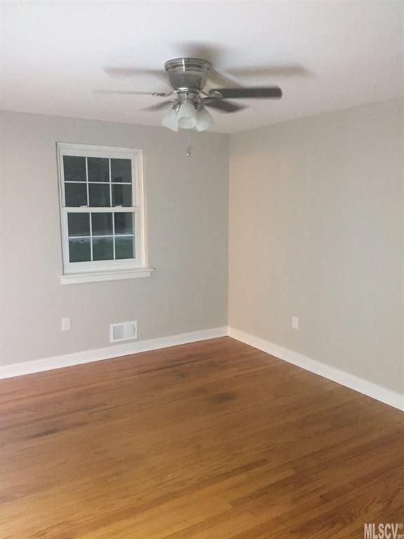 1313 4th St NW, Hickory, NC 28601
