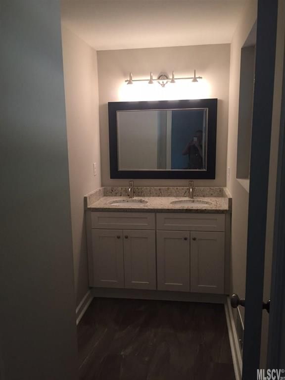 1313 4th St NW, Hickory, NC 28601