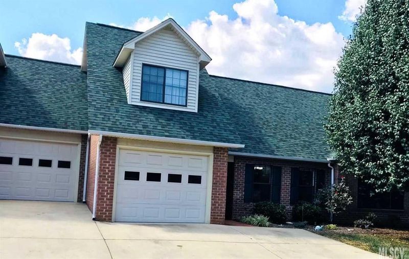 1652 20th Avenue Ct NE, Hickory, NC 28601