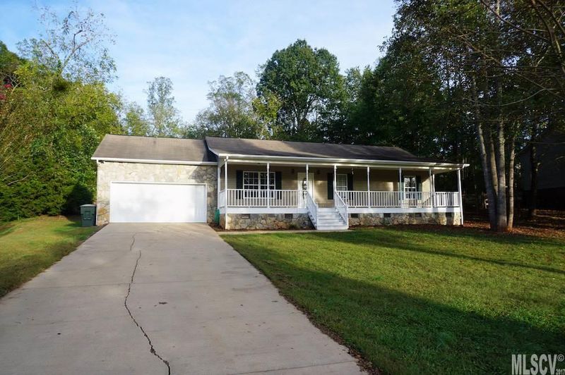 1608 Indian Springs Dr, Conover, NC 28613