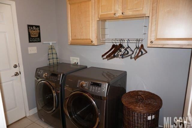 1460 Sweetbriar Ln, Hickory, NC 28602