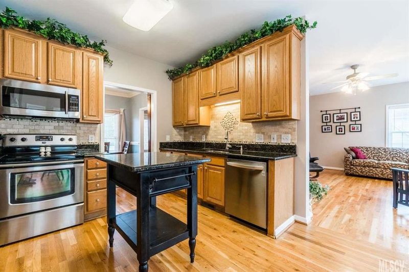 2312 Hounds Way, Hickory, NC 28601