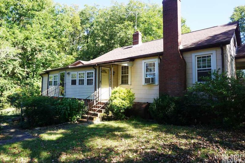 469 13th Ave NE, Hickory, NC 28601