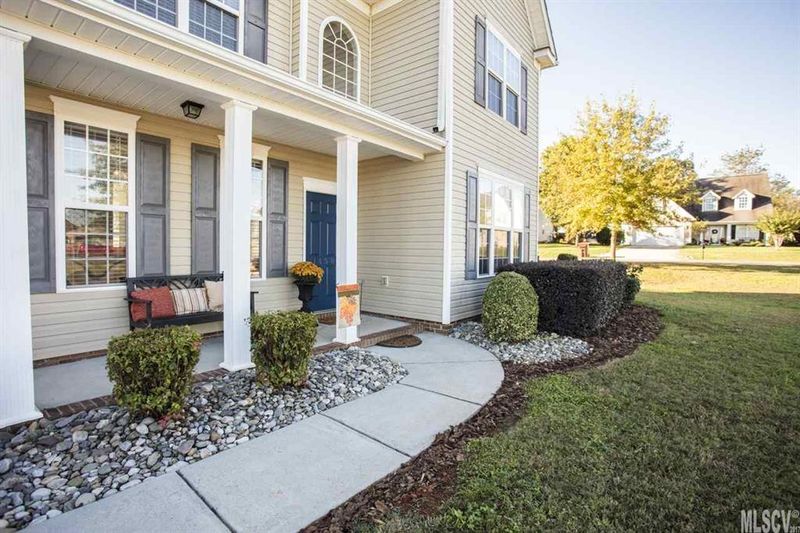 1450 J C Raulston Ct, Hickory, NC 28602