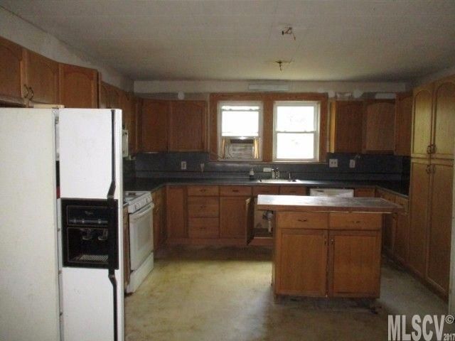 1930 2nd Ave SW, Hickory, NC 28602
