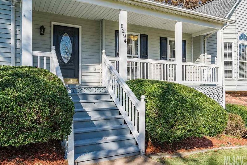 5294 Lisa Ln, Hickory, NC 28602