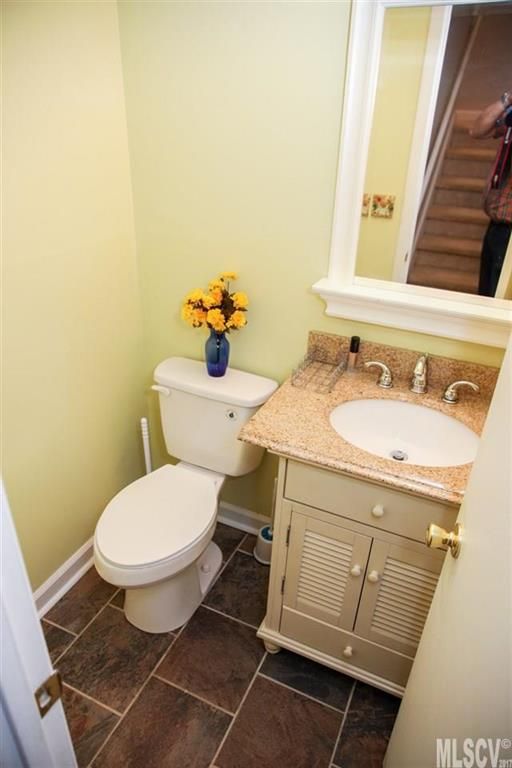 4340 N Center St #204, Hickory, NC 28601