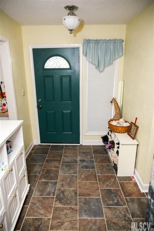 4340 N Center St #204, Hickory, NC 28601