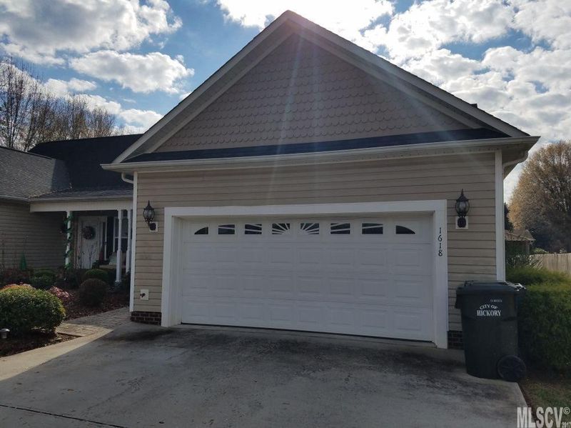 1618 33rd Ave NE, Hickory, NC 28601