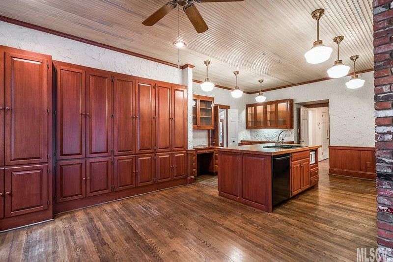 869 7th St NW, Hickory, NC 28601