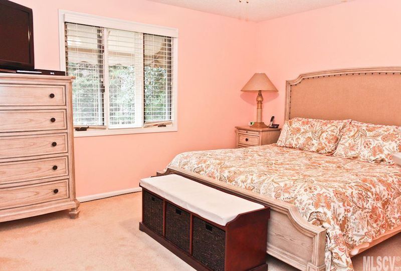 2075 19th Avenue Cir NE, Hickory, NC 28601