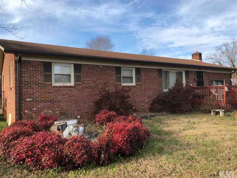 1853 Hunsucker Dr, Claremont, NC 28610