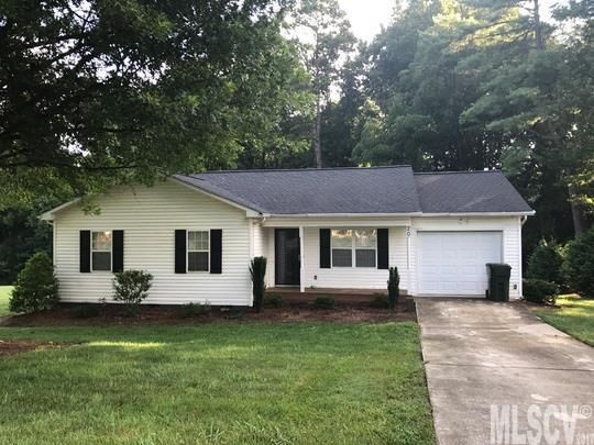 20 30th Avenue Pl NW, Hickory, NC 28601