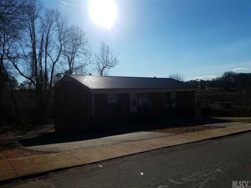 835 7th Ave SW, Hickory, NC 28601